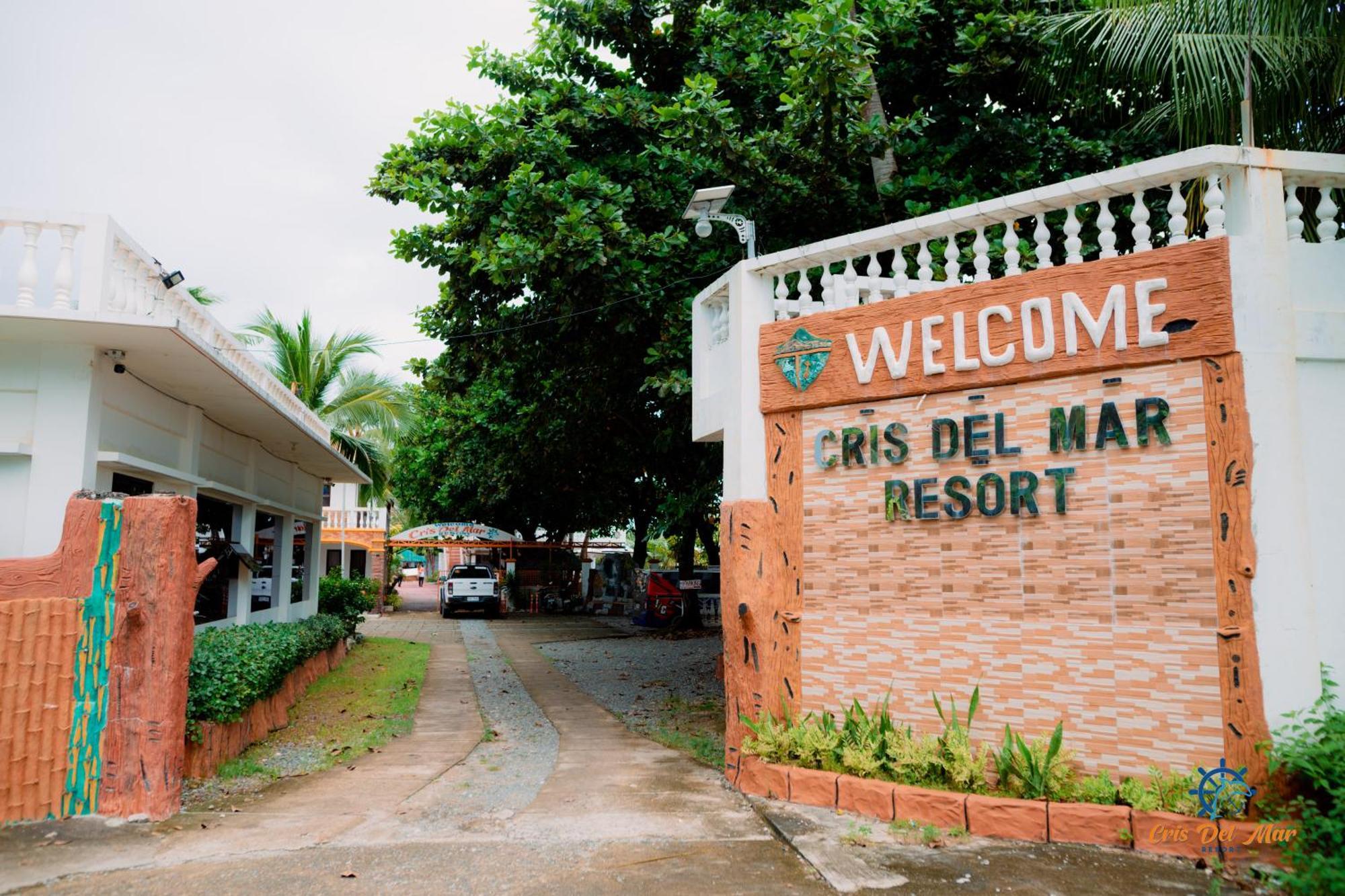 Cris Del Mar Resort Bolinao Exteriör bild
